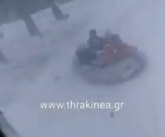 Βίντεο: Στο Τυχερό κάνουν σκι με τρακτέρ και βάρκα!