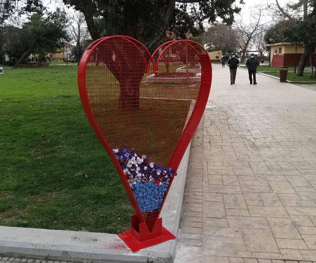 Ράγισε η κόκκινη σιδερένια καρδιά. . .