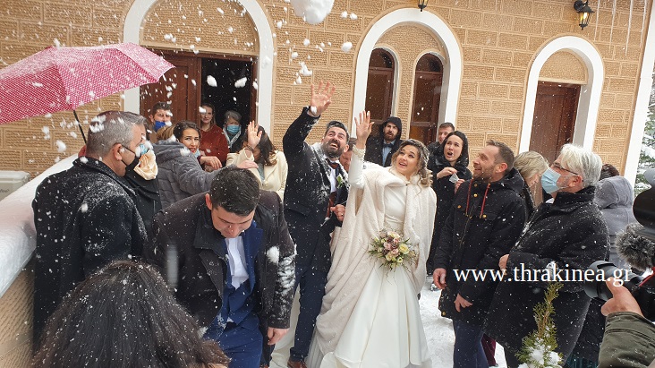 Βίντεο: Ένας παραμυθένιος γάμος γεμάτος αγάπη, μέσα στο χιόνι εν μέσω πανδημίας