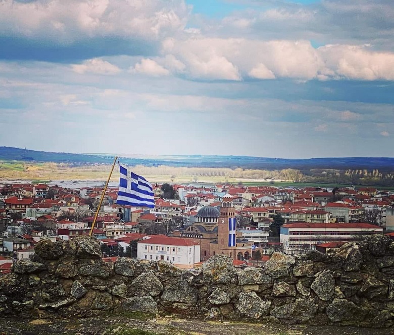 Πόσο κοστίζει ο γερανός που σηκώνει την ελληνική σημαία στο Διδυμότειχο;