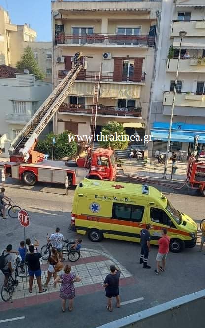 Τώρα: Απεγκλωβισμός ενοίκων με γερανό της πυροσβεστικής