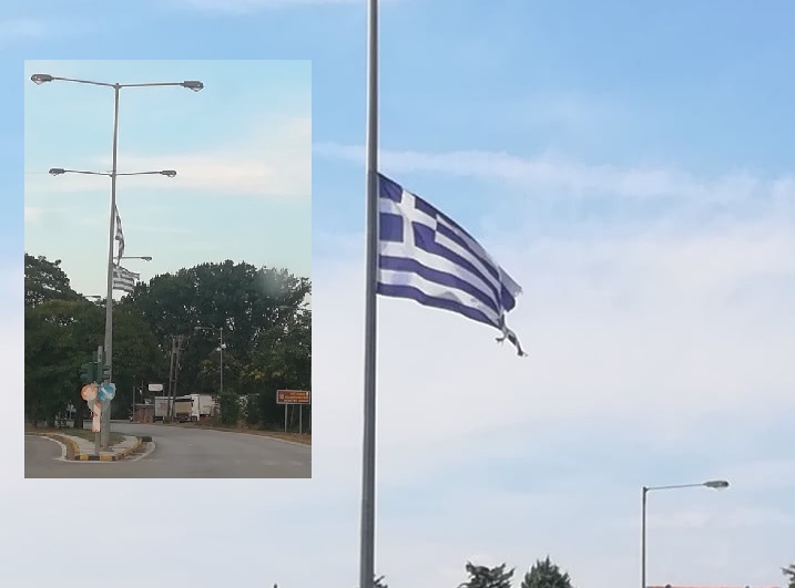 Εικόνες ντροπής με σκισμένες ελληνικές σημαίες στην είσοδο της Κομοτηνής