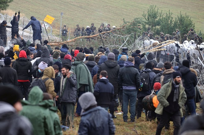 Εικόνες Έβρου στα σύνορα Λευκορωσίας – Πολωνίας με χιλιάδες άτομα που θέλουν να περάσουν παράνομα τα σύνορα
