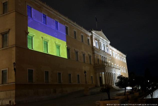 Με τη σημαία της Ουκρανίας φωταγωγείται απόψε η βουλή των Ελλήνων