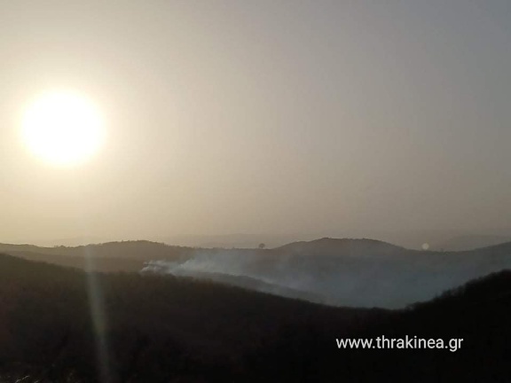 Συνεχίζεται η φωτιά στους Μεταξάδες