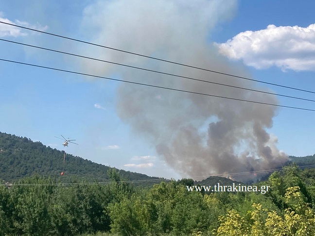 Συνεχίζει το καταστροφικό της έργο η πυρκαγιά στη Λύρα