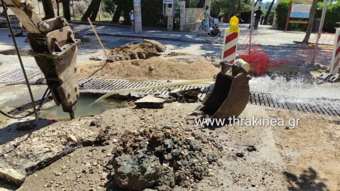 Ορεστιάδα: Σπάσιμο αγωγού ύδρευσης κατά τη διάρκεια εργασιών