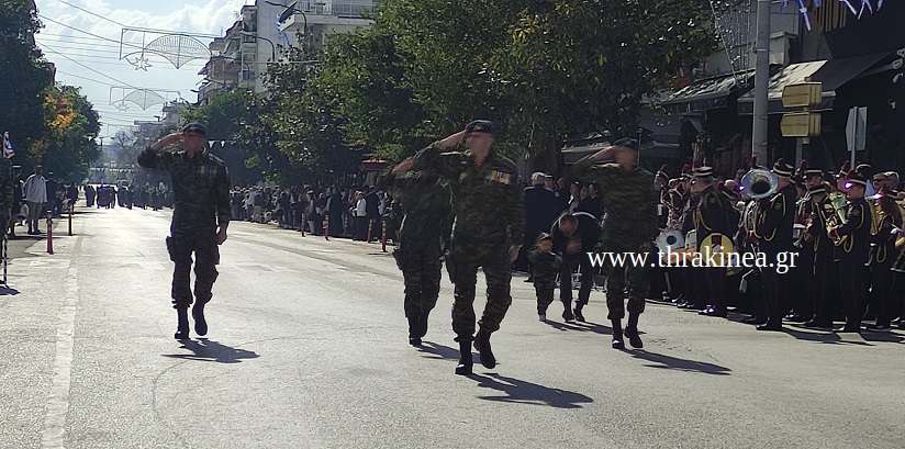 Βίντεο: Ένας λιλιπούτειος φαντάρος έκανε παρέλαση στην Ορεστιάδα