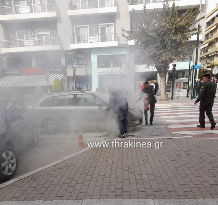 Τώρα: Στρατιωτικός έσβησε φωτιά σε αυτοκίνητο