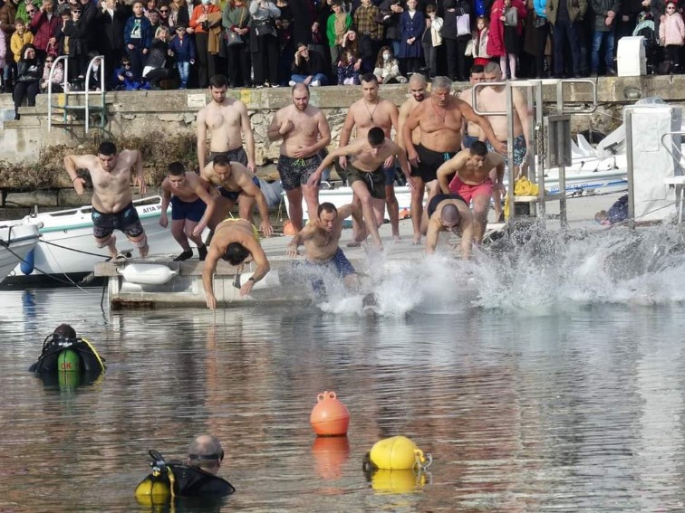 Ο αγιασμός των υδάτων στην Αλεξανδρούπολη