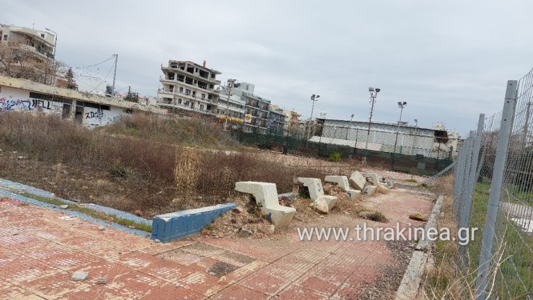 Ο χώρος στο παλιό κολυμβητήριο μια από τις εφικτές λύσεις για οργανωμένο parking στην Αλεξανδρούπολη