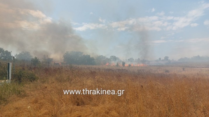 Μεγάλη φωτιά στην Οινόη Ορεστιάδας