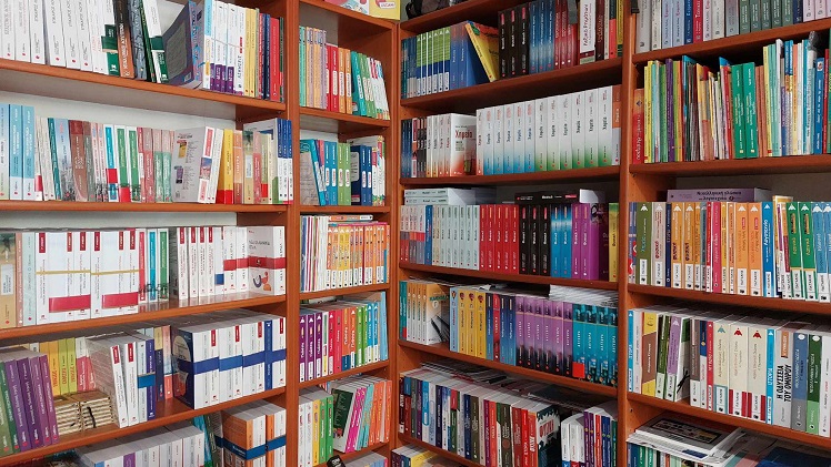 Στο βιβλιοπωλείο Χαραλαμπίδης θα βρεις ετοιμοπαράδοτα σχολικά βοηθήματα