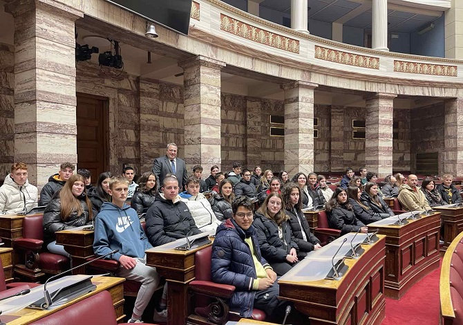Μαθητές από την Κομοτηνή υποδέχθηκε στη Βουλή ο Ευριπίδης Στυλιανίδης