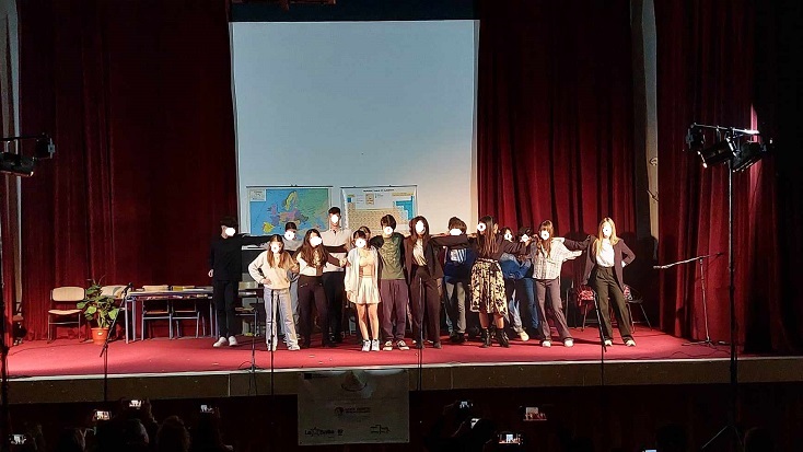 Έλληνες Ρουμάνοι και Μαλτέζοι μαθητές ξεσήκωσαν το Διδυμότειχο