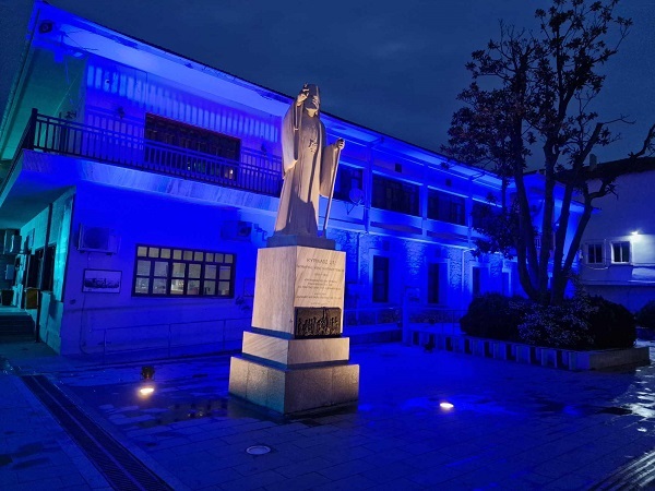 Το δημαρχείο Ορεστιάδας στα μπλε για την παγκόσμια ημέρα ευχής