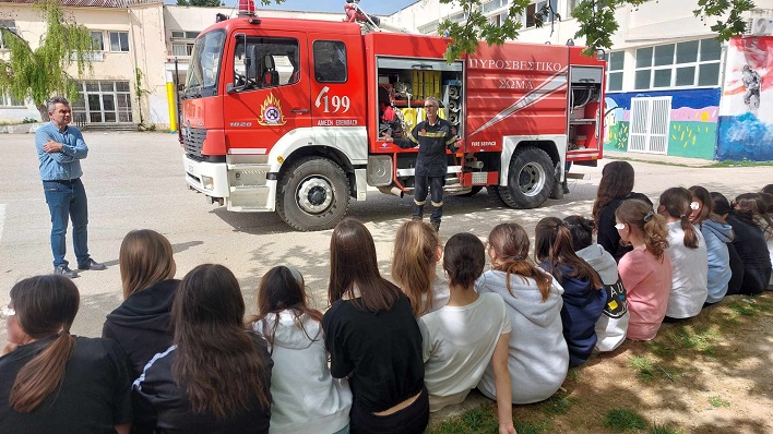 Για την πυροσβεστική υπηρεσία και την πυροπροστασία ενημερώθηκαν οι μαθητές του 1ου γυμνασίου Διδυμοτείχου