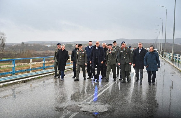 Η επιθυμία του Νίκου Δένδια να μεταβεί στην Αλεξανδρούπολη με την ιδιότητα του…πατέρα