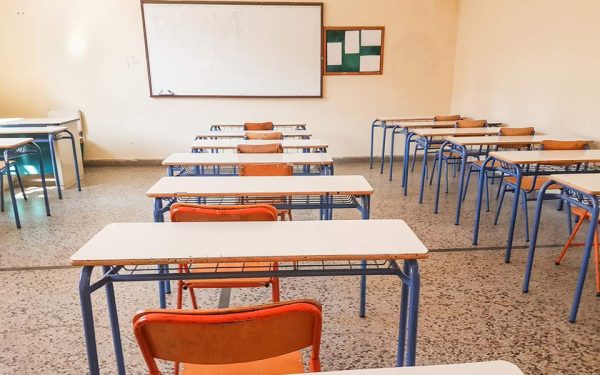 Καταγγέλλουν την πρόθεση της κυβέρνησης να καταργήσει την υποχρέωση των Περιφερειών για συνδρομή στη συντήρηση των σχολείων