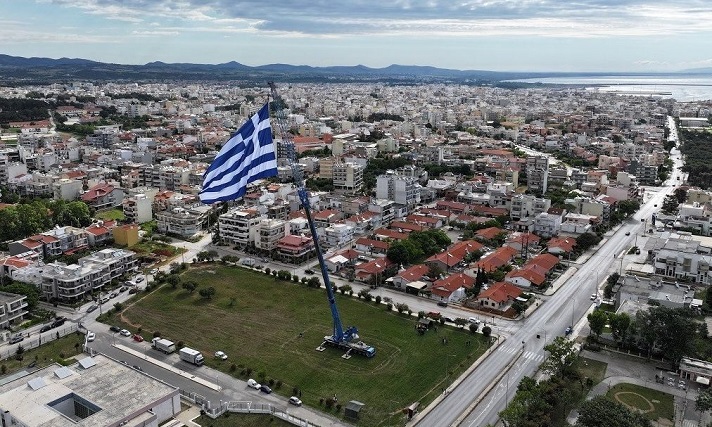Έπαρση της μεγαλύτερης ελληνικής σημασίας στην Αλεξανδρούπολη