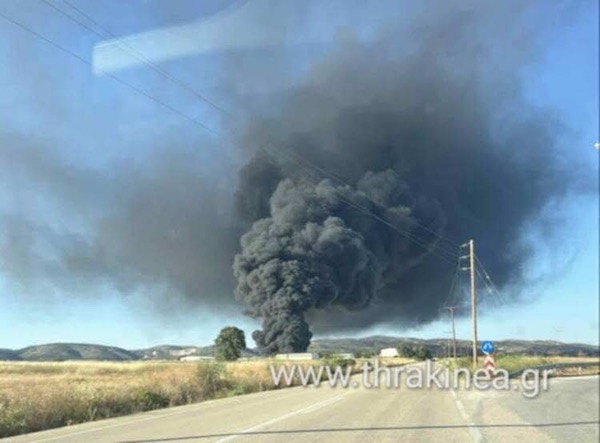 Φωτιά σε επιχείρηση στην Αλεξανδρούπολη Φωτιά σε επιχείρηση στην Αλεξανδρούπολη