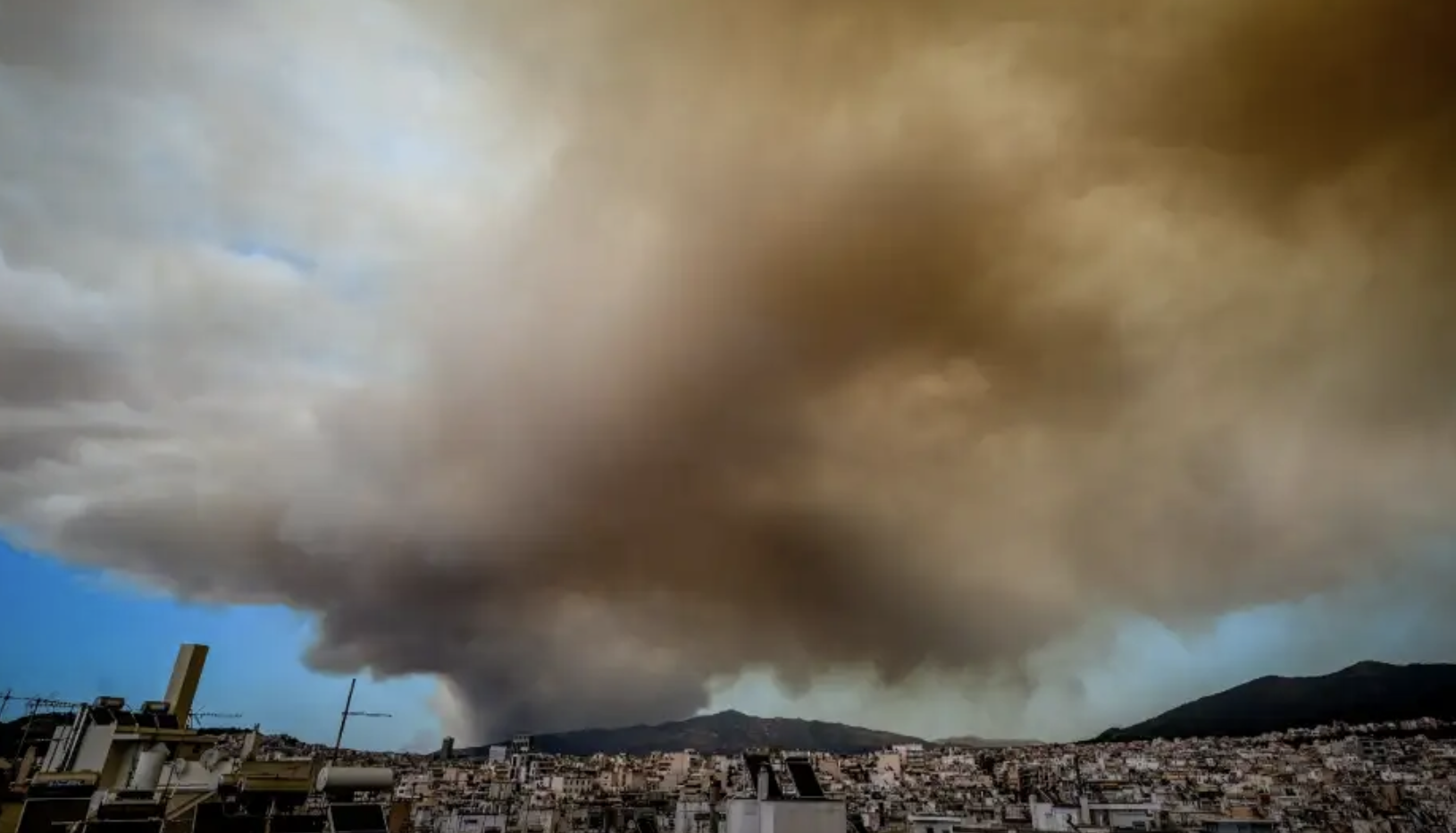 Η φωτιά στα Δαρδανέλλια κάλυψε με καπνό το Αιγαίο – χάρτης