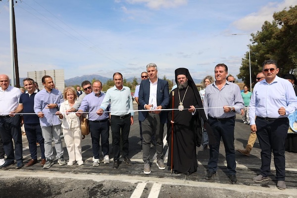Δόθηκαν στην κυκλοφορία η νέα γέφυρα Κοσμίου και ο ποδηλατόδρομος