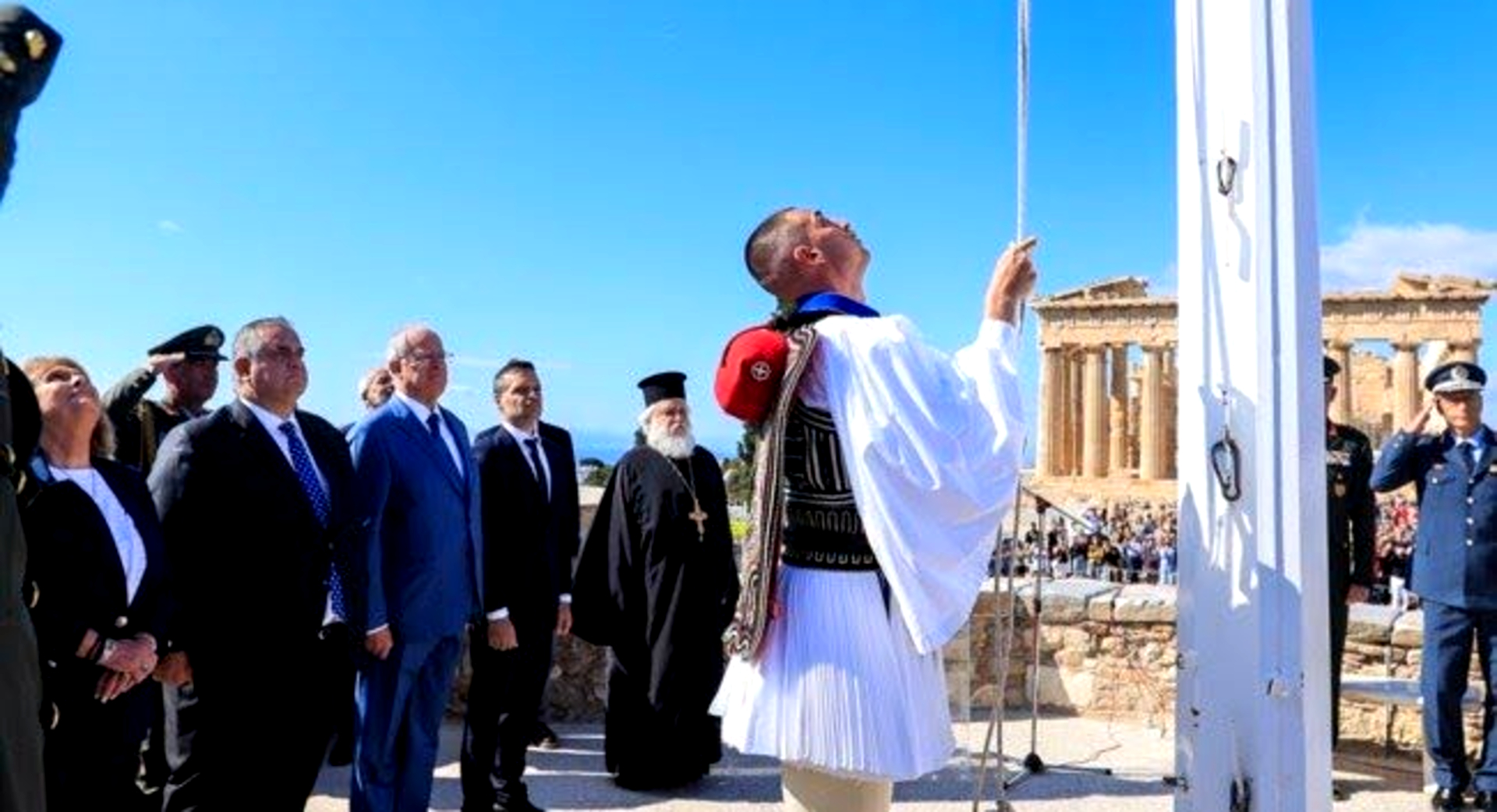Ο Ξυλαγανιώτης εύζωνας Κ. Μαυρίδης ύψωσε την ελληνική σημαία στην Ακρόπολη