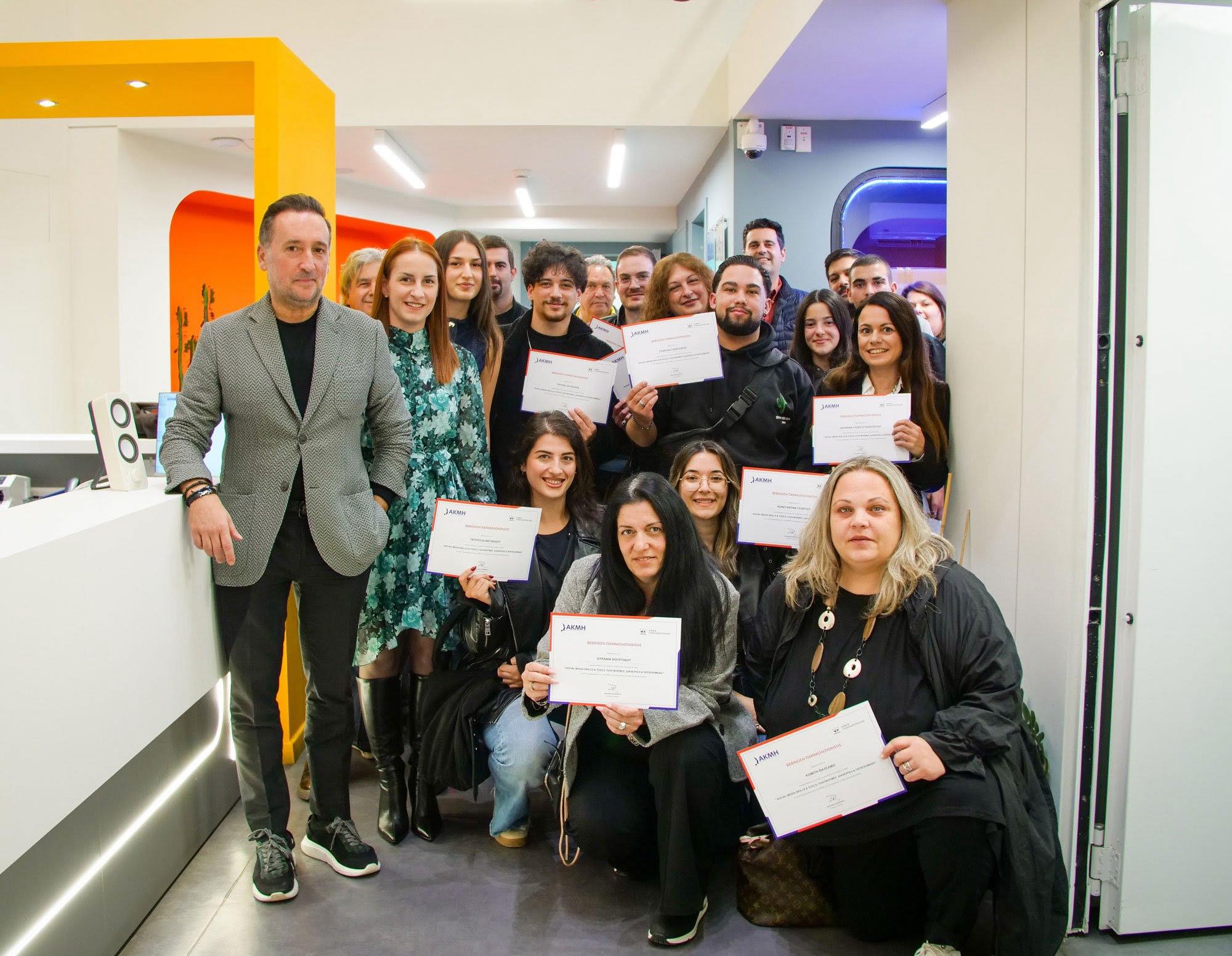 𝝨𝝖𝝚𝝟 𝝖𝝟𝝡𝝜 𝝹𝝰𝝸 𝝙ή𝝻𝝾ς 𝝖𝝺𝝴𝝽𝝰𝝼𝝳𝞀𝝾ύ𝝿𝝾𝝺𝝶ς 𝝲𝝸ό𝞀𝞃𝝰𝞂𝝰𝝼 𝞃𝝶𝝼 𝝾𝝺𝝾𝝹𝝺ή𝞀𝞈𝞂𝝶 𝞃𝝾𝞄 𝝿𝞀ώ𝞃𝝾𝞄 𝝹ύ𝝹𝝺𝝾𝞄 𝝳𝞈𝞀𝝴ά𝝼 𝝴𝝿𝝸𝝻𝝾𝞀𝞅𝞈𝞃𝝸𝝹ώ𝝼 𝞂𝝴𝝻𝝸𝝼𝝰𝞀ί𝞈𝝼 𝝲𝝸𝝰 𝞃𝝾𝞄ς 𝝳𝝶𝝻ό𝞃𝝴ς