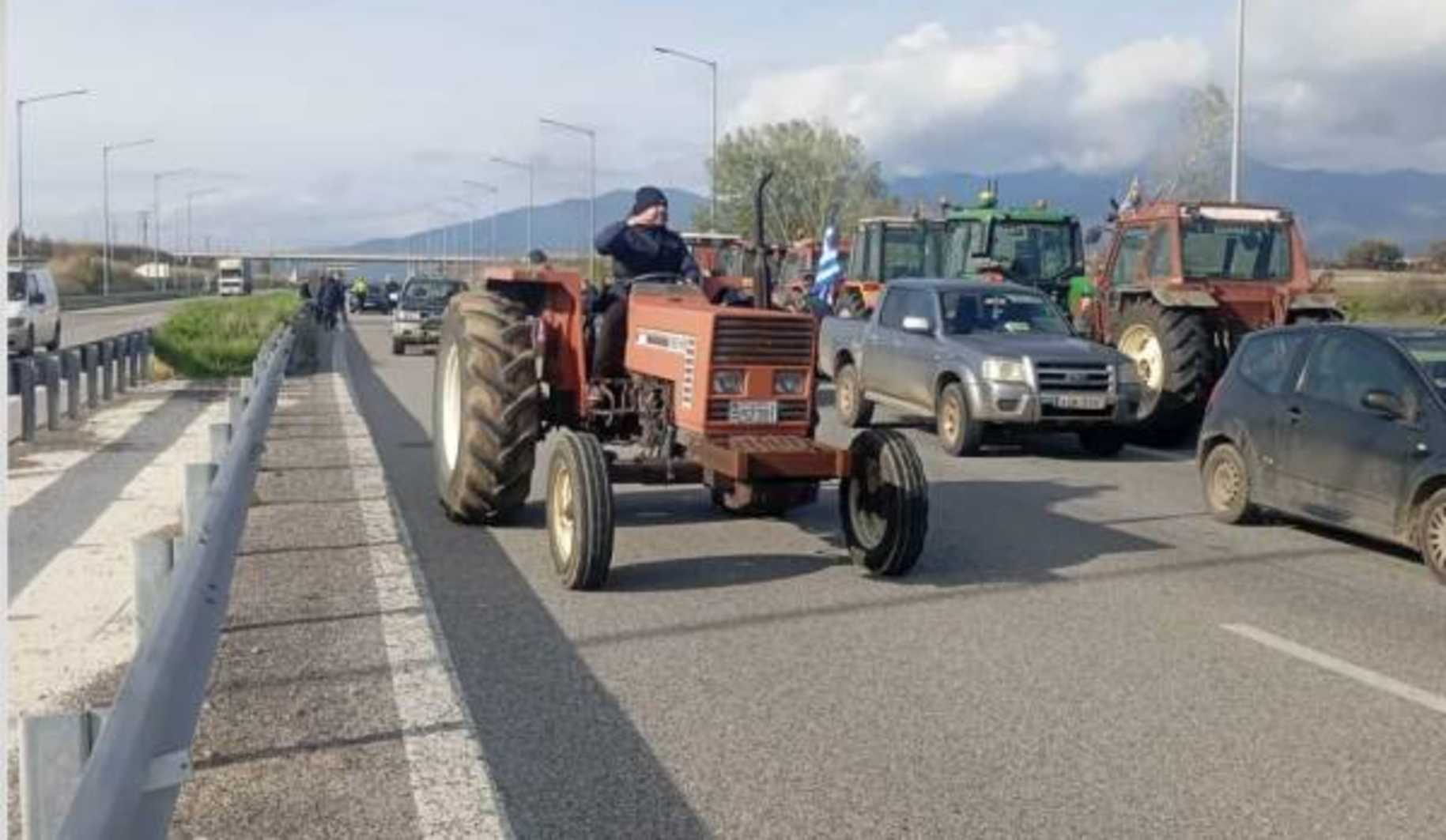 Ξανά κλειστή η Εγνατία οδός στην Κομοτηνή – Νέες κινητοποιήσεις των αγροτών Ξανά κλειστή η Εγνατία οδός στην Κομοτηνή – Νέες κινητοποιήσεις των αγροτών