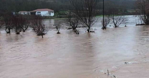 Έβρος: υπερχείλιση ποταμού στην Κορνοφωλιά (φωτογραφίες) – τρία σχολεία εκκενώθηκαν στην Αλεξανδρούπολη