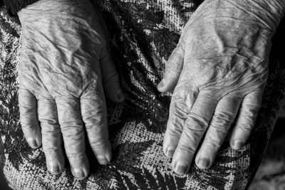 Η φωτογραφική ματιά της Αϊσέλ Χότσικα στην Ξάνθη και τους ανθρώπους της