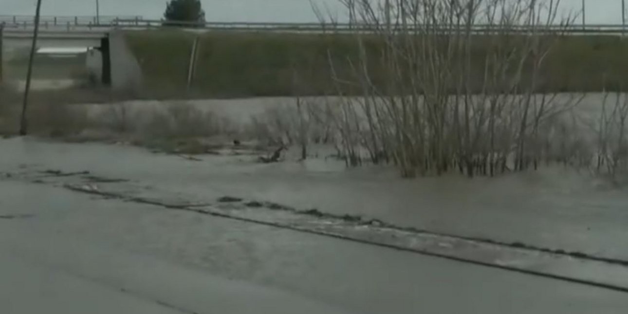 Σε κατάσταση συναγερμού βρίσκεται ο Έβρος – περισσότερα από 50.000 στρέμματα έχουν πλημμυρίσει