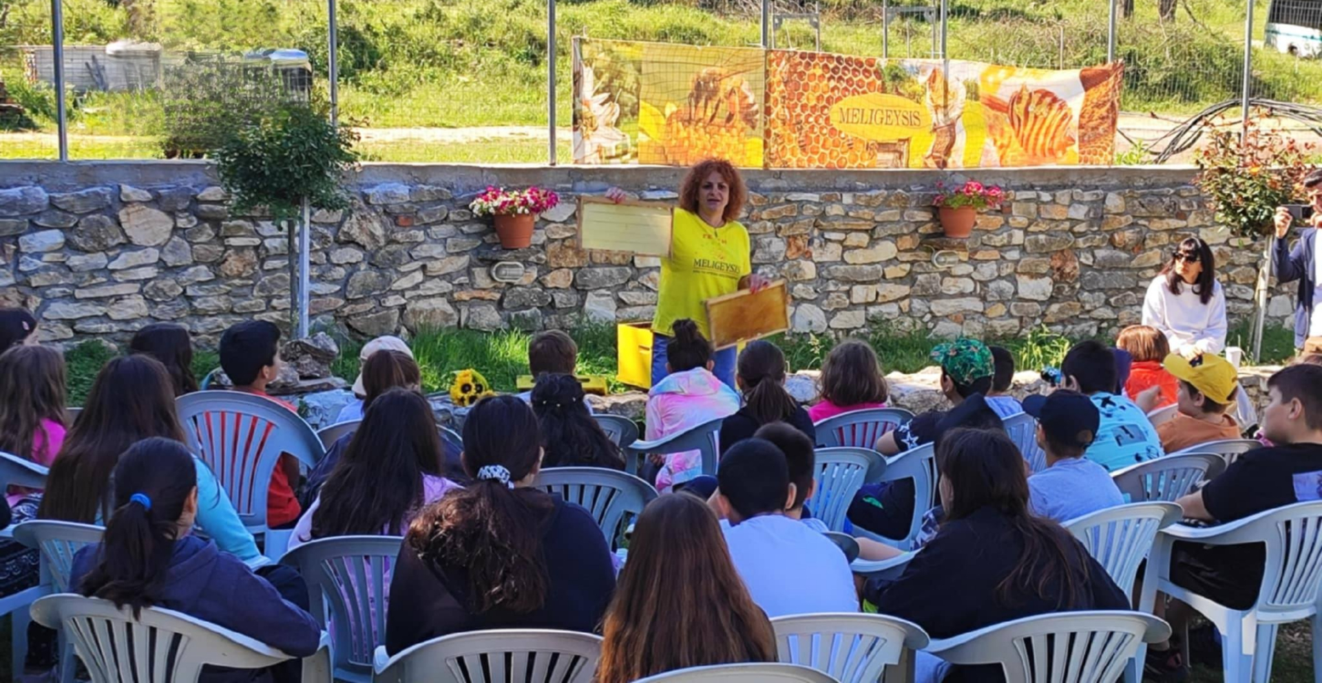 Στα Κομνηνά του Νέστου η ζωή έχει γεύση μέλισσας, δημιουργίας και αγάπης (φωτογραφίες)