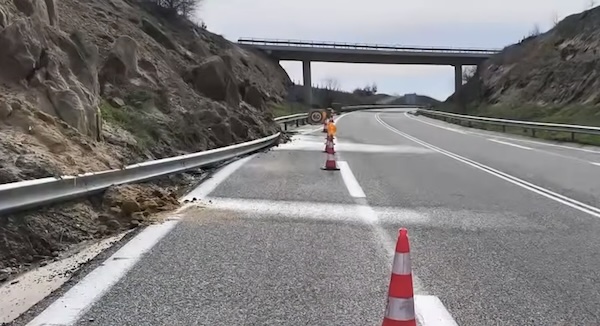 Εγνατία Οδός: κλειστός μέχρι νεοτέρας ο κάθετος άξονας Μακάζα-Νυμφαία μέχρι την έξοδο Κάλχα Εγνατία Οδός: κλειστός μέχρι νεοτέρας ο κάθετος άξονας Μακάζα-Νυμφαία μέχρι την έξοδο Κάλχα