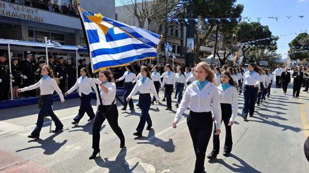 Φωτογραφικές στιγμές από την παρέλαση στην Αλεξανδρούπολη