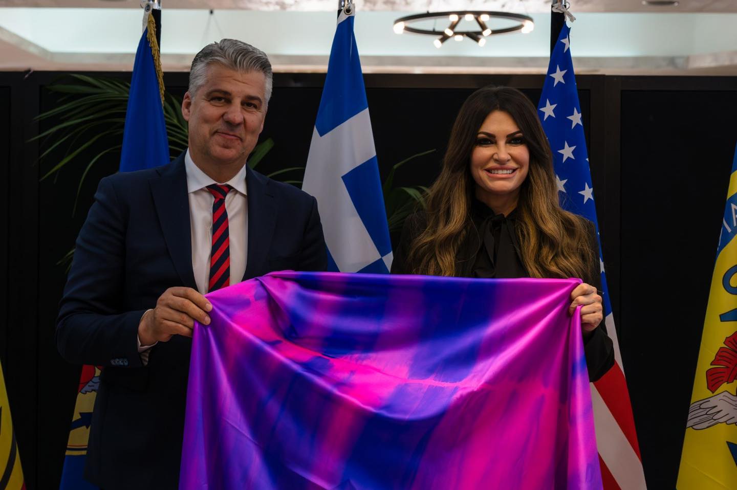Τοψίδης για την επίσκεψη Γκίλφοϊλ στην Αλεξανδρούπολη: «η Περιφέρειά μας βρίσκεται πλέον στον πυρήνα των διεθνών εξελίξεων» Τοψίδης για την επίσκεψη Γκίλφοϊλ στην Αλεξανδρούπολη: «η Περιφέρειά μας βρίσκεται πλέον στον πυρήνα των διεθνών εξελίξεων»