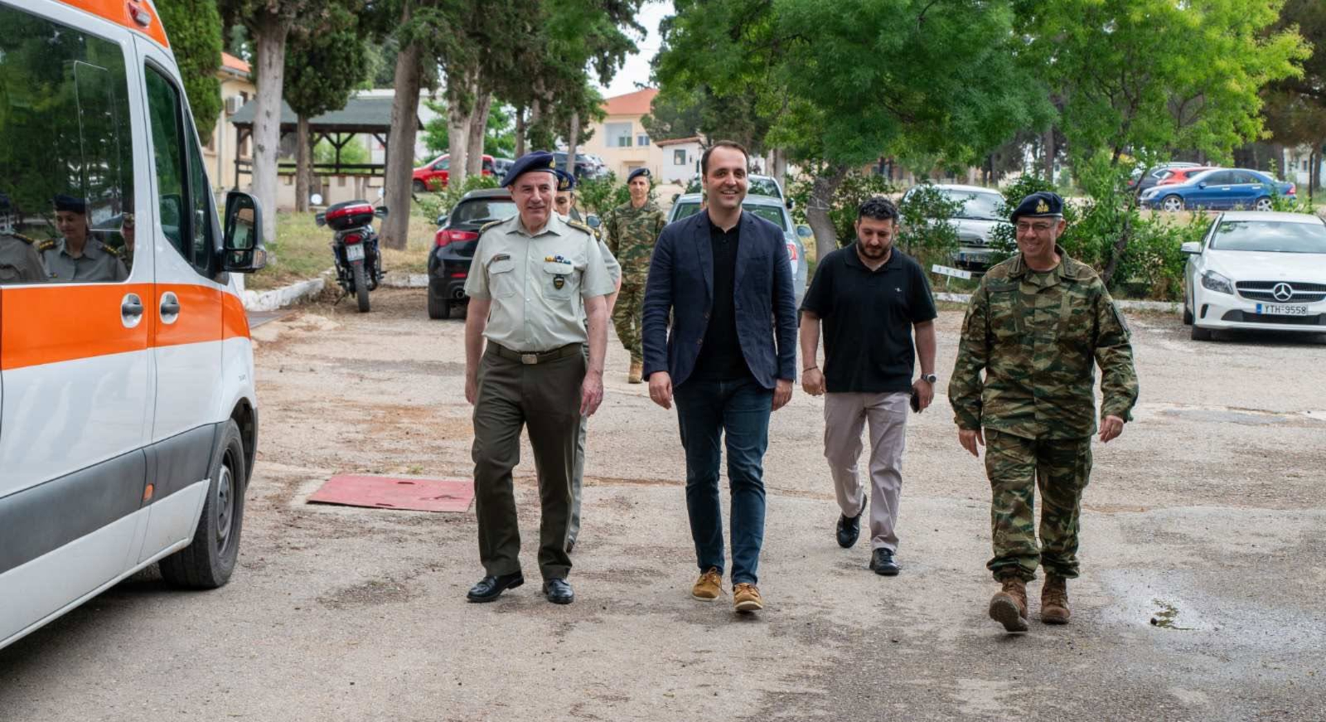 Επίσκεψη του Χρήστου Δερμεντζόπουλου στη διοίκηση του 216 ΚΙΧΝΕ Αλεξανδρούπολης Επίσκεψη του Χρήστου Δερμεντζόπουλου στη διοίκηση του 216 ΚΙΧΝΕ Αλεξανδρούπολης