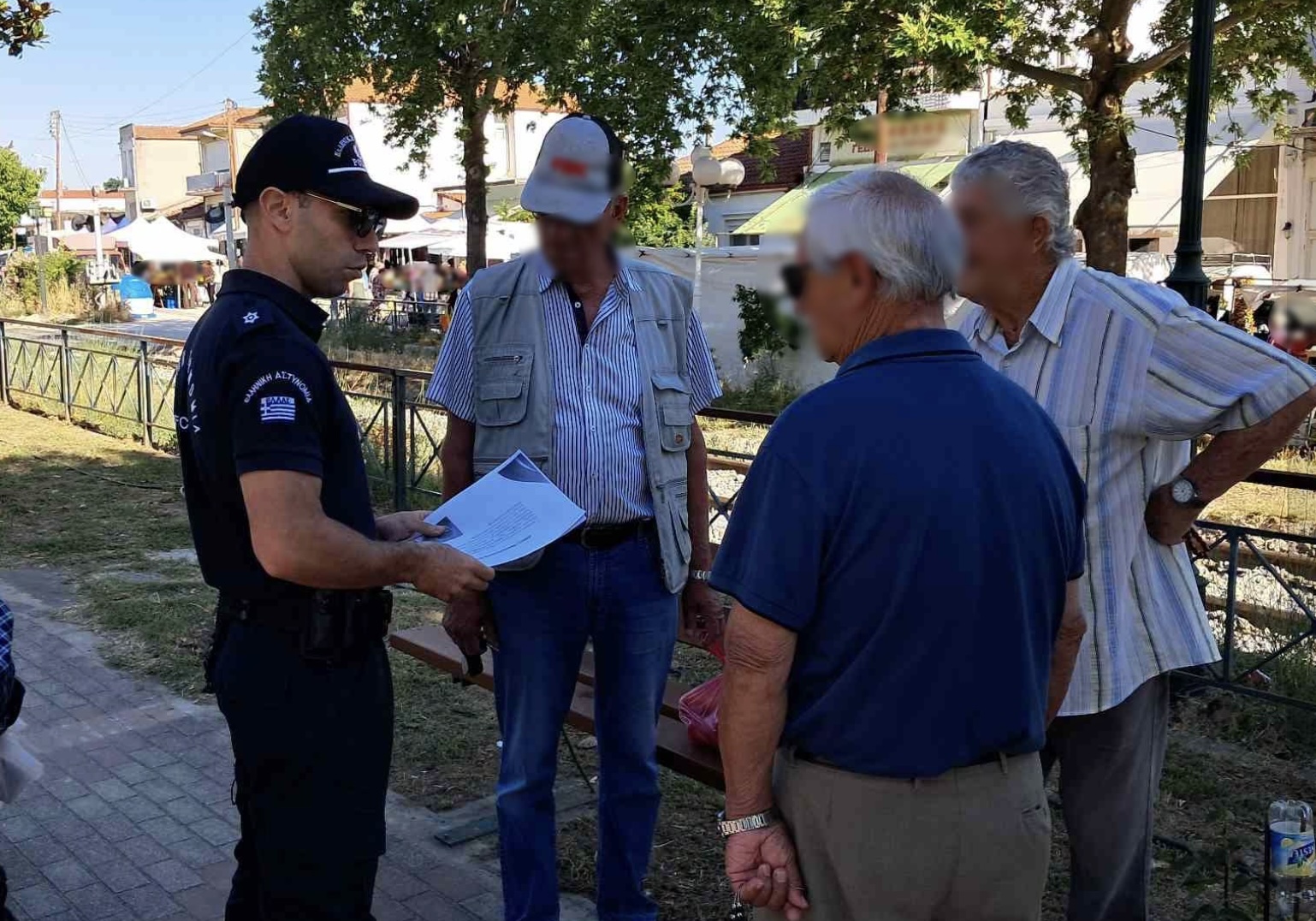 Έβρος: ενημερωτικό υλικό πως να αποφεύγουν τις απάτες μοίρασε η αστυνομία σε ηλικιωμένους Έβρος: ενημερωτικό υλικό πως να αποφεύγουν τις απάτες μοίρασε η αστυνομία σε ηλικιωμένους