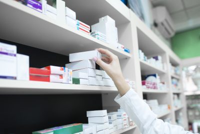 Καμία υποκατάσταση των γιατρών στους εμβολιασμούς απαντούν οι φαρμακοποιοί της ΑΜΘ