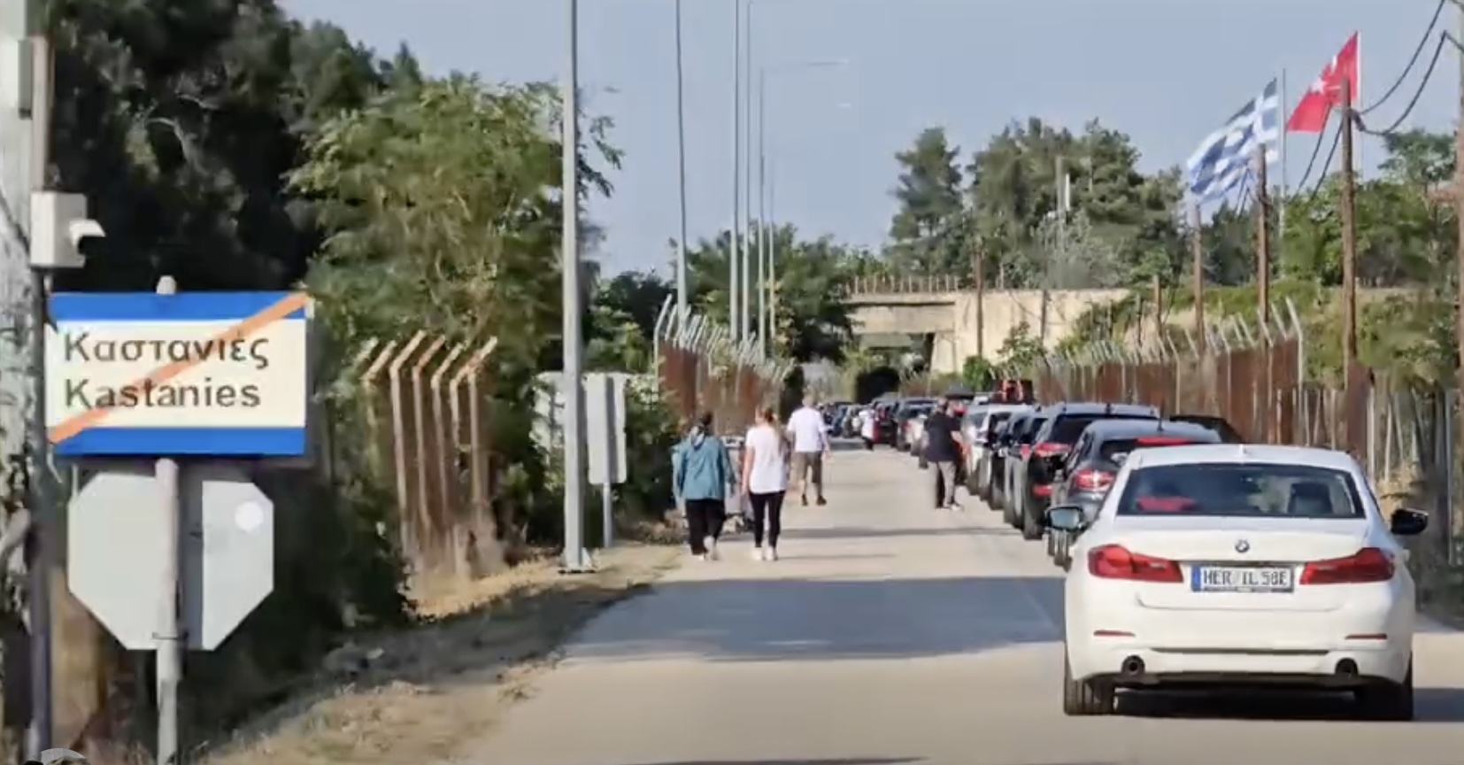 Απόλυτο χάος στο Τελωνείο Καστανιών: αναμονή έως και 6 ώρες μέσα στον καύσωνα