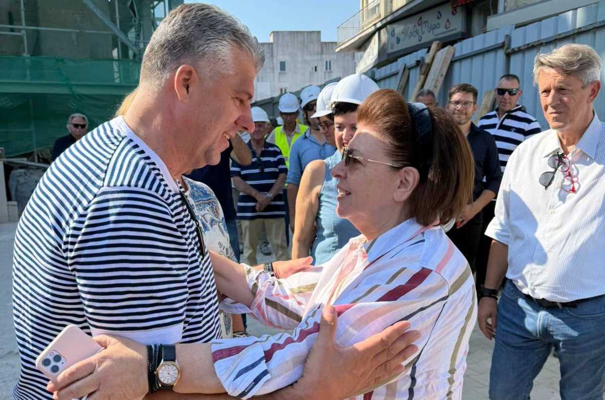 Διδυμότειχο: «Τέλος του χρόνου θα παραδοθεί το Τέμενος Βαγιαζήτ» εκτιμά η ΥΠ.ΠΟ Λίνα Μενδώνη Διδυμότειχο: «Τέλος του χρόνου θα παραδοθεί το Τέμενος Βαγιαζήτ» εκτιμά η ΥΠ.ΠΟ Λίνα Μενδώνη
