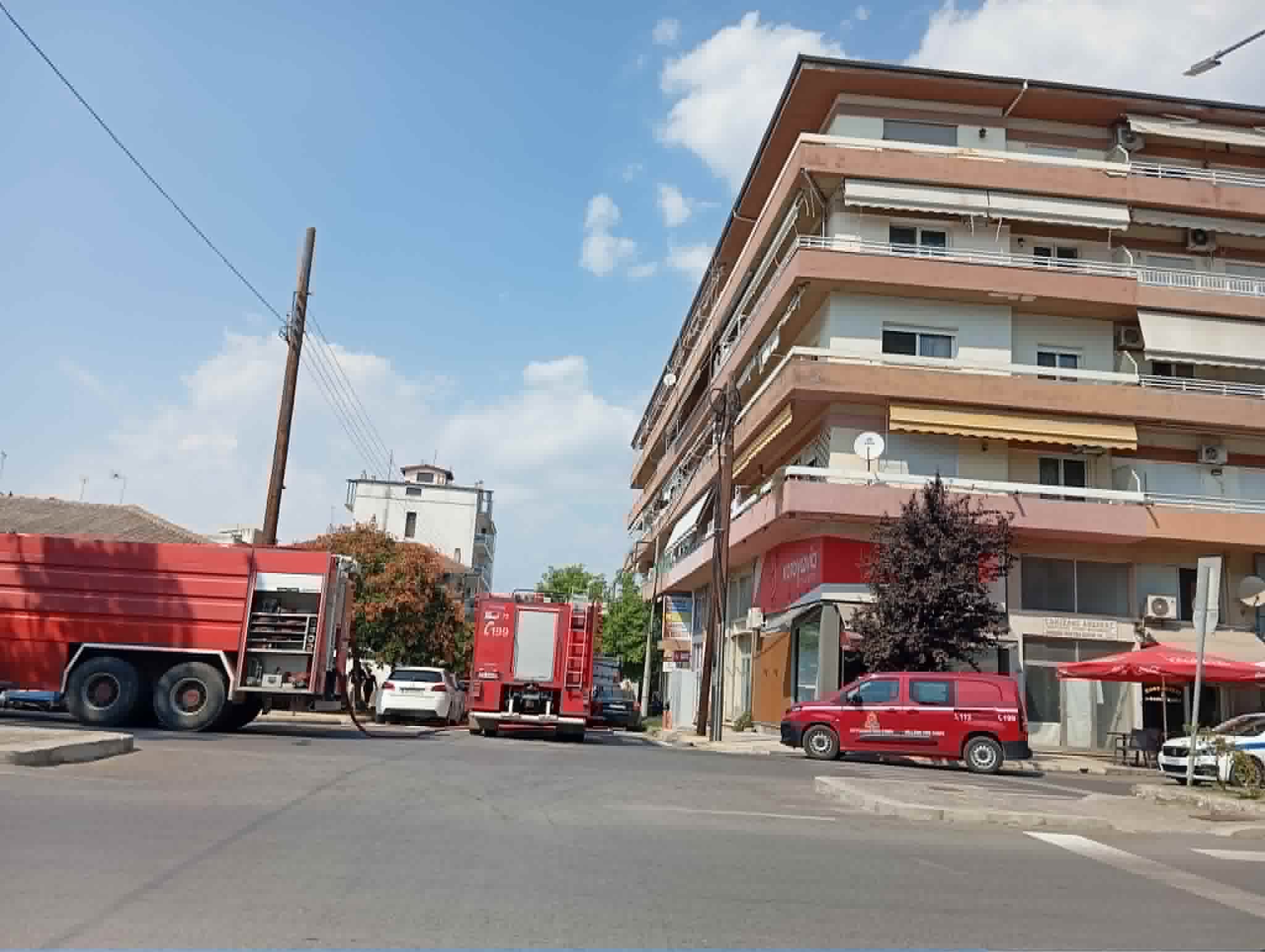 Φωτιά σε πολυκατοικία στο κέντρο της Ορεστιάδας Φωτιά σε πολυκατοικία στο κέντρο της Ορεστιάδας
