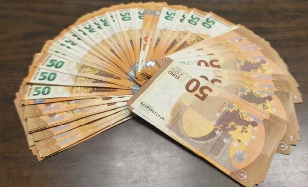 Εξάρθρωση σπείρας παραχαρακτών στην Αλεξανδρούπολη με εκατοντάδες πλαστά χαρτονομίσματα των 50 ευρώ Εξάρθρωση σπείρας παραχαρακτών στην Αλεξανδρούπολη με εκατοντάδες πλαστά χαρτονομίσματα των 50 ευρώ