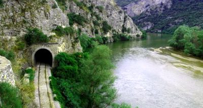 Η σιδηροδρομική απομόνωση της Θράκης και η αναμονή για το νέο τουριστικό τρένο