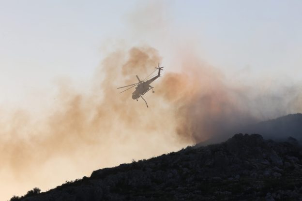 Ξάνθη: πυρκαγιά στο Πετροχώρι κινητοποίησε ισχυρές επίγειες και εναέριες δυνάμεις Ξάνθη: πυρκαγιά στο Πετροχώρι κινητοποίησε ισχυρές επίγειες και εναέριες δυνάμεις